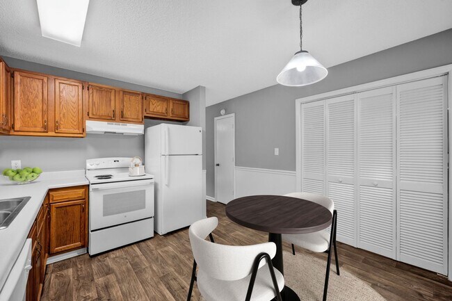 Building Photo - 2632 White Oak Ln