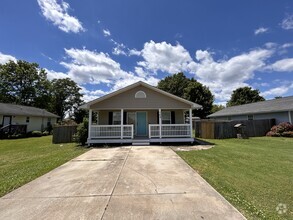 Building Photo - 164 Highland Ave