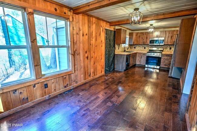 Building Photo - 424 Sunset Forest Dr