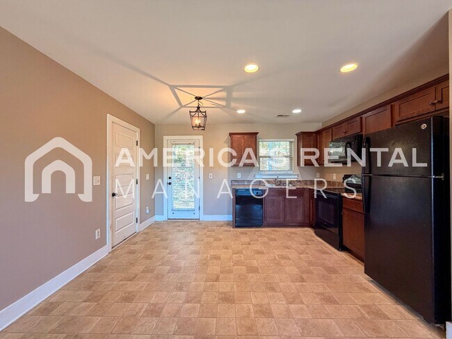 Building Photo - Spacious 3-Bed, 2-Bath Home Near Mercedes-Benz Plant in Vance!