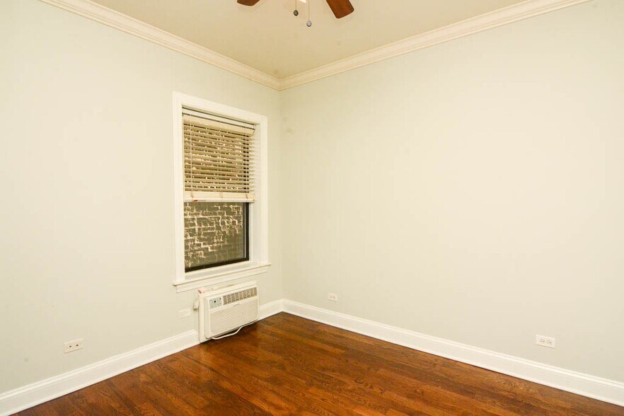 Building Photo - 747 W Addison St