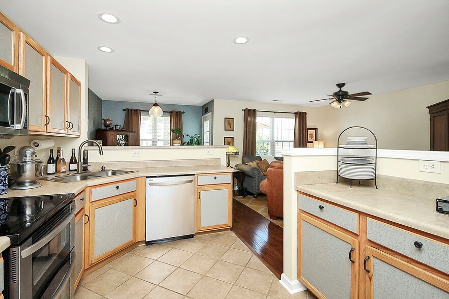 Building Photo - 2292 Hanover Ct