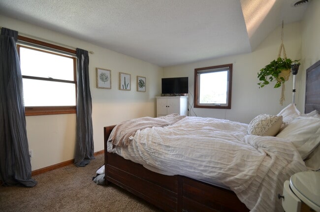 Bed #1 - 2631 Bryant Ave So.