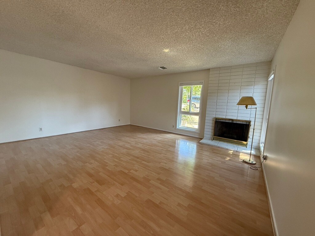 Building Photo - 9235 Creemore Dr