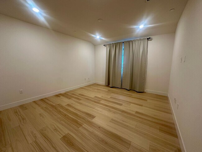 Building Photo - Bright 4 Bedroom 3 bath in FREMONT!