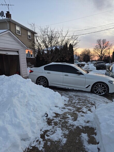 Building Photo - 33 Delawanna Ave