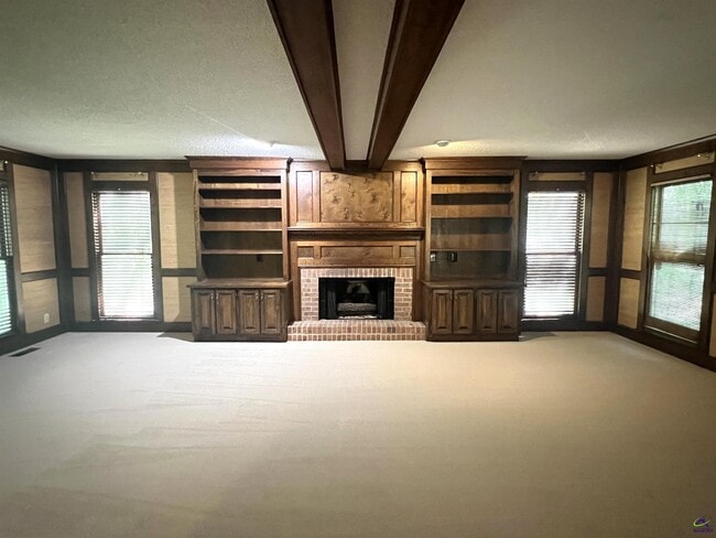 Building Photo - 136 River Knoll