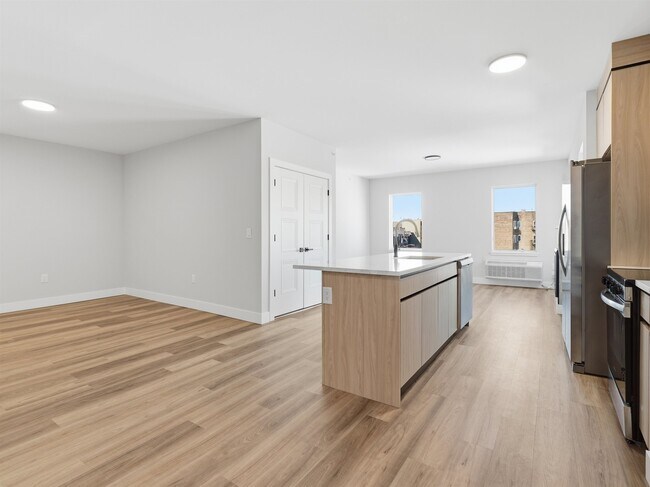 Building Photo - 304 61st St