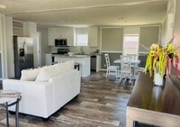 Building Photo - 527 Caroline St