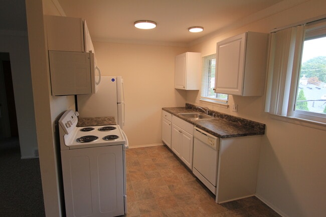 Building Photo - Hickory Grove