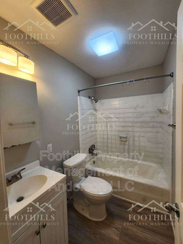 Building Photo - 202 Kennemore St