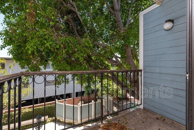 Building Photo - 444 S Los Robles Ave