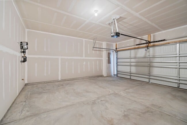 Building Photo - Brand New Construction Luxury Townhome in Pineville
