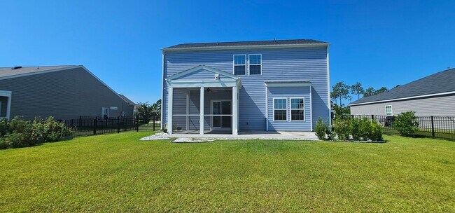 Building Photo - Live where charm meets convenience-Glenmoo...