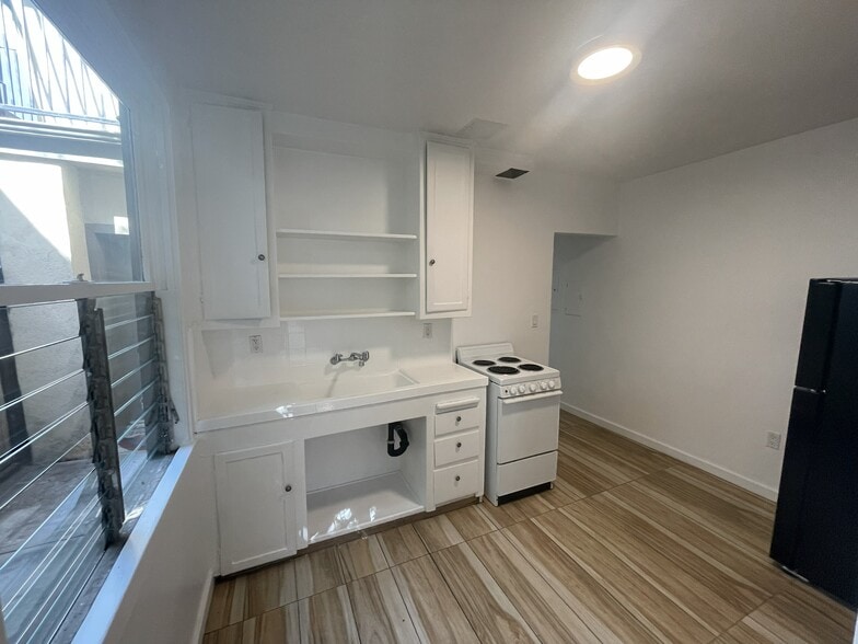 Building Photo - 202 Bicknell Ave