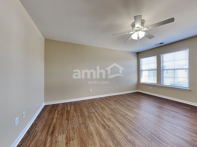 Building Photo - 225 Two Forts Rd