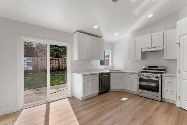 Building Photo - 5520 Muskingham Way