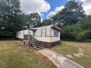 Building Photo - 2 Bedroom, 1 Bathroom - Mobile Home in Nor...