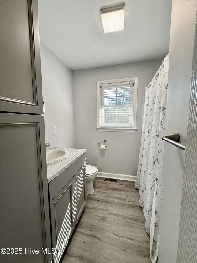 Building Photo - 808 Aspen Ln