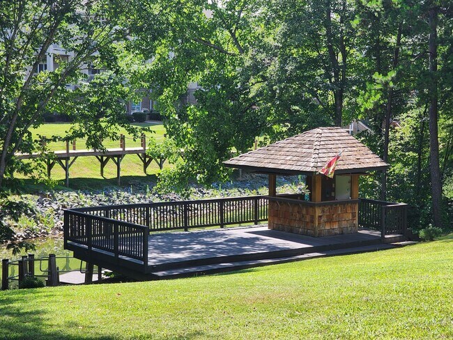 Building Photo - Lakeview Home!