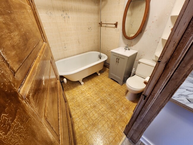 Building Photo - 2217 John Ave