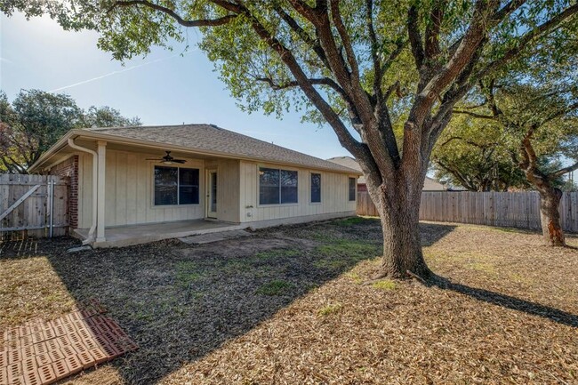 Building Photo - 1308 Lochaline Loop