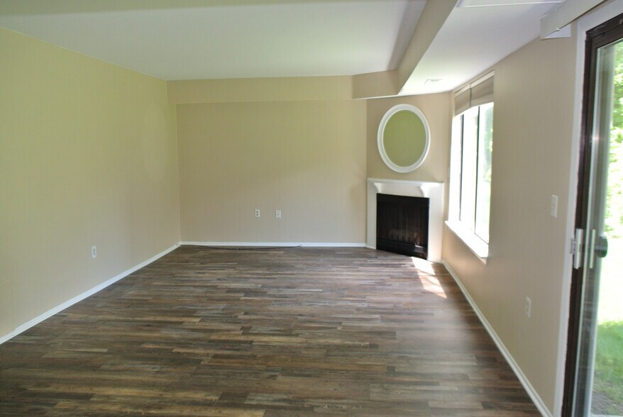 Building Photo - 225 Briarcrest Dr