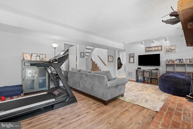 Building Photo - 1615 Spottsworth Way