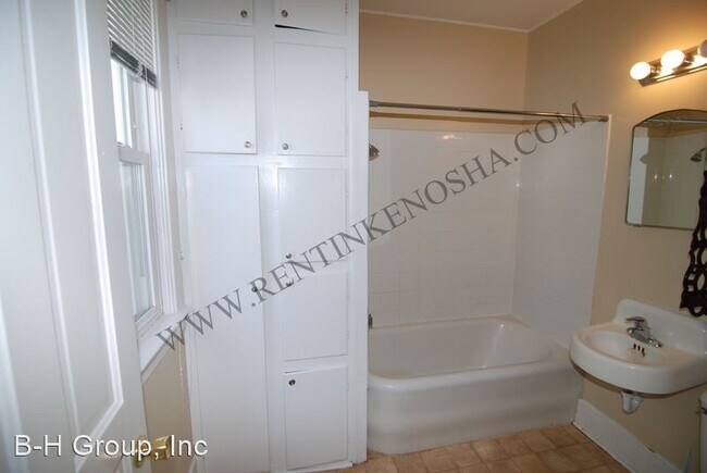 Building Photo - 4038 10th Ave