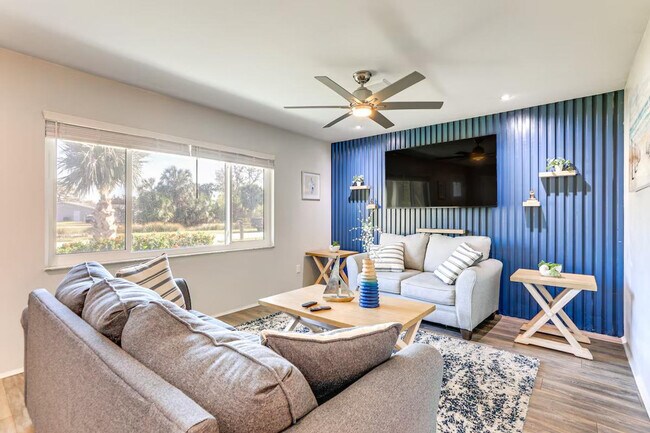 Building Photo - 3310 Siesta Dr