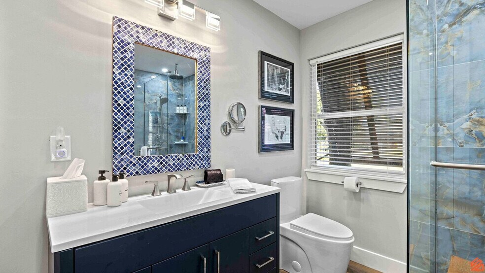 Building Photo - 116 Second Avenue Southwest-SI ID1502035P