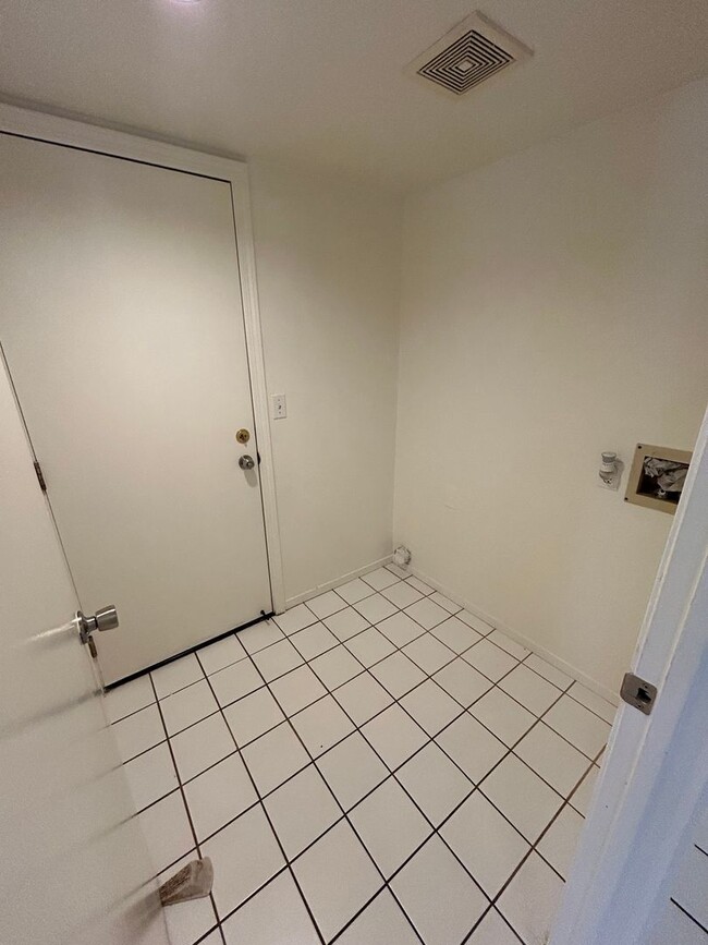 Building Photo - REDUCED!!!