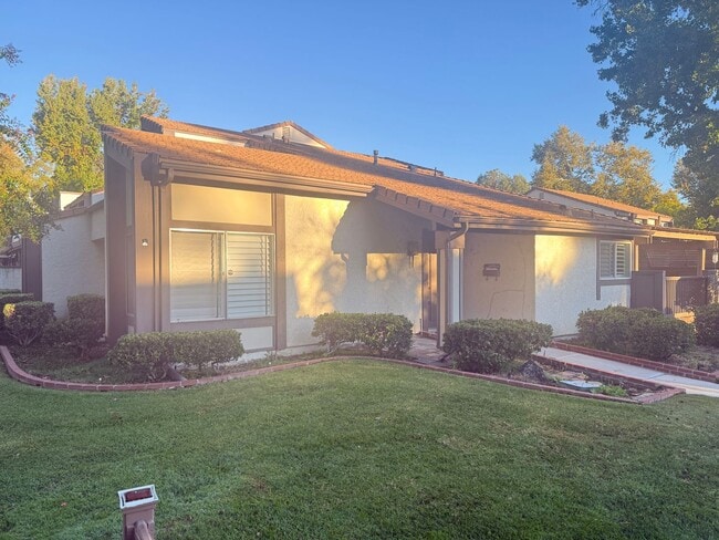 Primary Photo - 4-Bedroom Plus Bonus Room Home with Golf C...