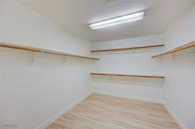 Building Photo - 1006 Winding Hill St