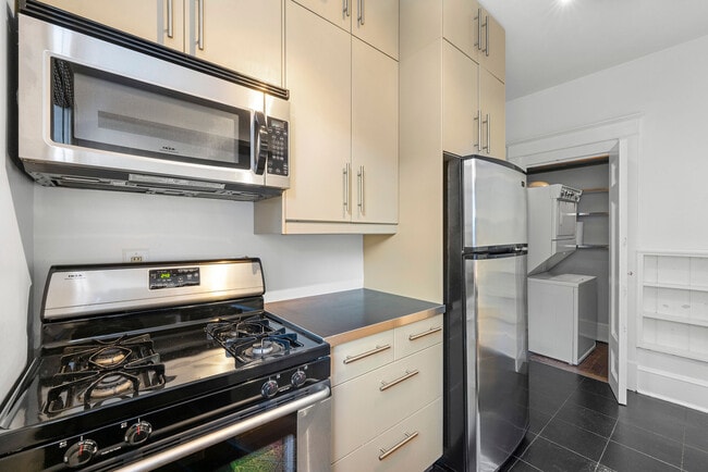 Building Photo - 3 Park Ln NE