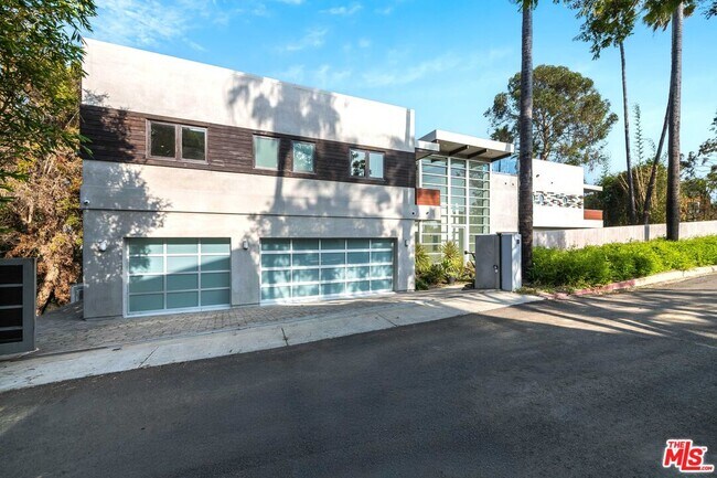 Building Photo - 770 Paseo Miramar