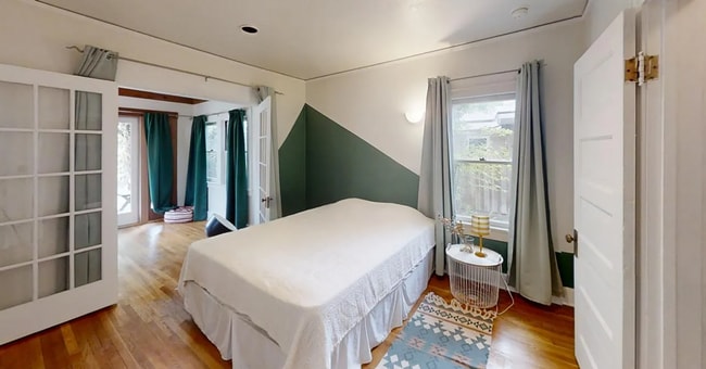 Building Photo - Charming 3-Bedroom Home in the Heart of th...