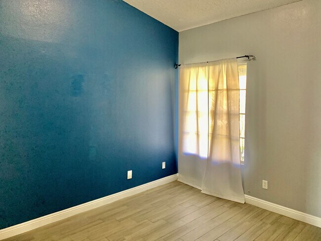 Building Photo - Nice Single Story Home