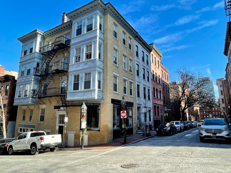 Building Photo - 22 Anderson St
