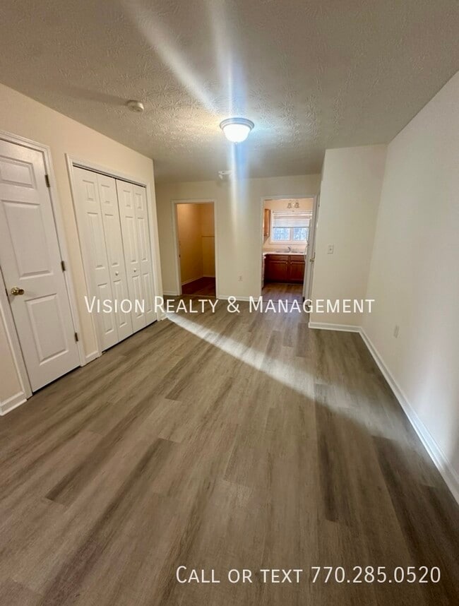 Building Photo - 133 Kaiser St