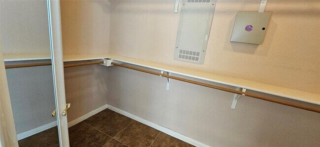 Building Photo - 9540 Aire Libre Dr