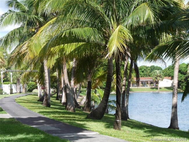 Building Photo - 14501 N Kendall Dr