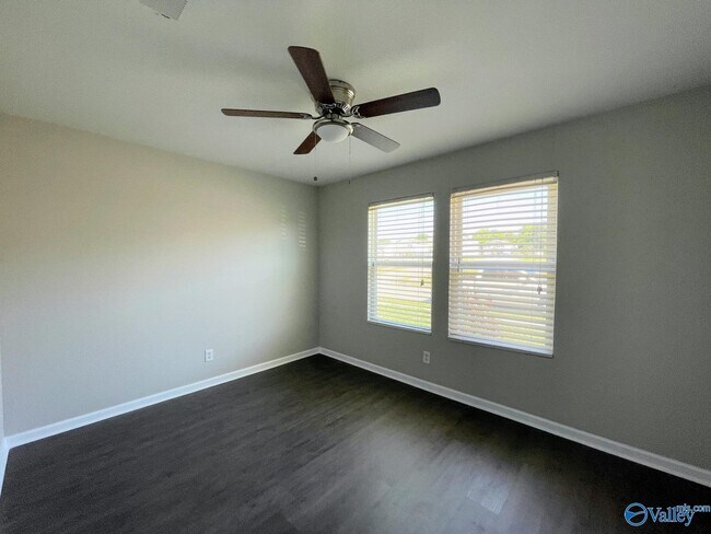 Building Photo - 200 Whitestone Dr NE