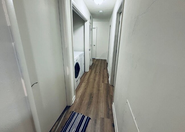 Building Photo - 1213 University Terrace