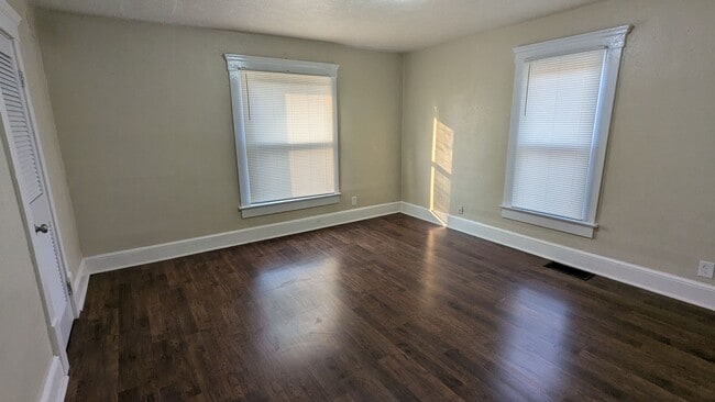 Building Photo - Newly renovated Akron apartment offering spacious rooms and a finished attic for flexible living ...