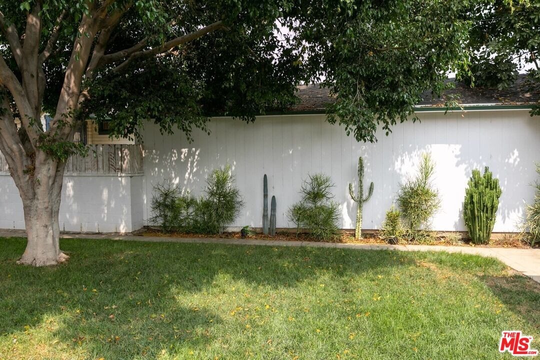 Building Photo - 632 S Evergreen Ave