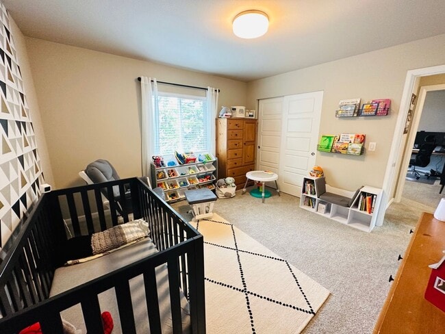 Building Photo - Spacious 4 bed 2.5 bath house in Cascade-Fairwood AC