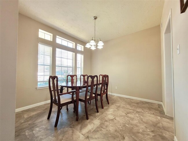 Building Photo - 5211 Aspen Point Dr