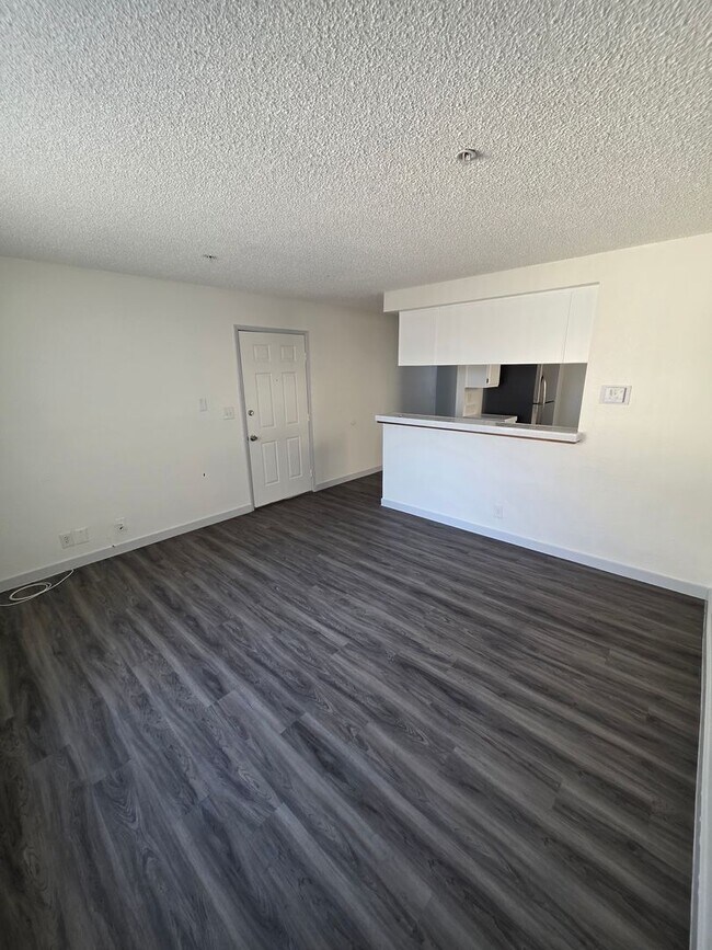 Interior Photo - 11702 York Avenue