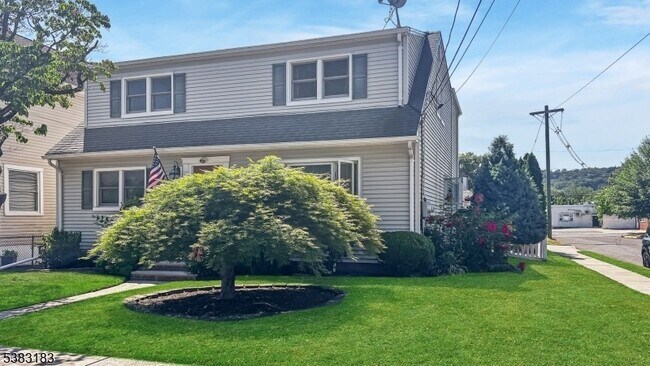 Building Photo - 106 6th Ave